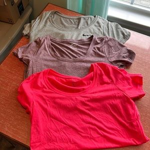 Nike Scoop neck dri fit T-shirt’s.